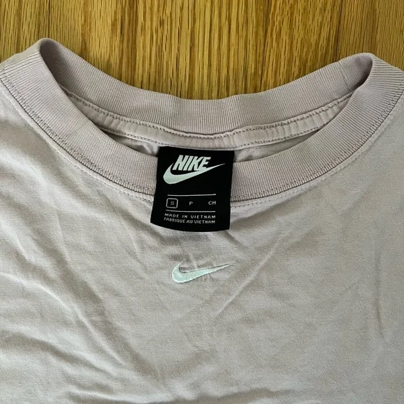 Women’s Nike T-Shirt - Picture 2 of 3